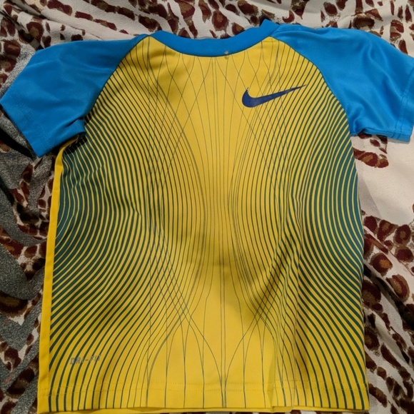 2pc Nike Size 6 Short Outfit - Picture 2 of 3